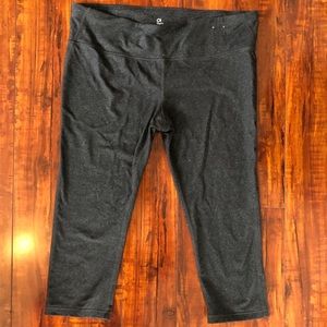 GapFit Mid Rise Capris